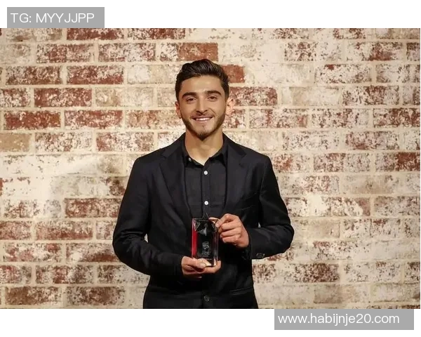 退役足球明星勇敢出柜展现真实自我引发社会关注与支持